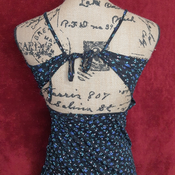 PrettyLittleThing Floral Halter Top Small - Picture 2 of 3